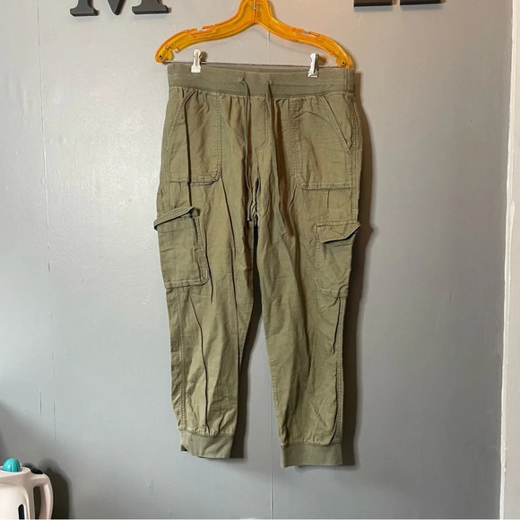 GAP Pants - GAP army green cargo joggers women’s size medium